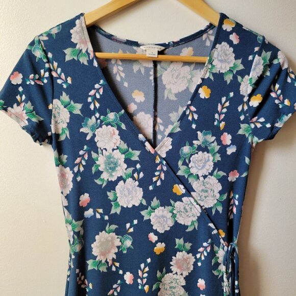 WORN ONCE AEROPOSTALE BLUE FLORAL WRAP STYLE DRESS SZ SMALL - Picture 9 of 16